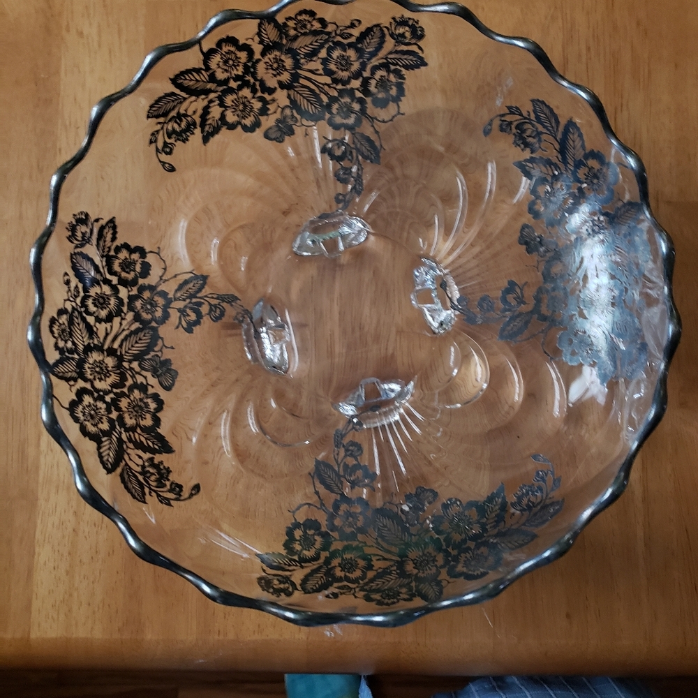 VINTAGE CAMBRIDGE GLASS BOWL WITH SILVER OVERLAY 1930'-1940'S. THE OVERLAY IS ST